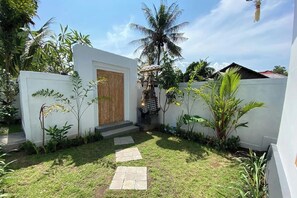 Front of property - Padi-Padi Pool Villas (Kubutambahan)
