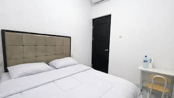 Deluxe Room | Desk, blackout drapes, free WiFi, bed sheets