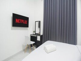 Escrivaninha, cortinas blackout, Wi-Fi de cortesia, roupa de cama