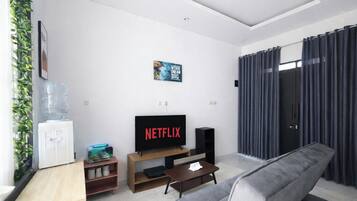 Villa, 2 chambres | Bureau, rideaux occultants, Wi-Fi gratuit, draps fournis