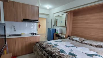 Studio | Desk, free WiFi