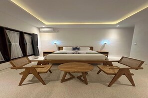 华丽双人房 | 办公桌、遮光窗帘、免费 WiFi、床单