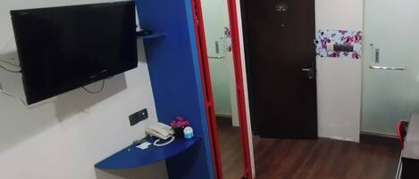 Basic Triple Room | Free WiFi, bed sheets