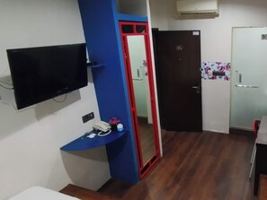 Basic Triple Room - Cahaya Hanson (Bilikxpert) (Kuala Lumpur)