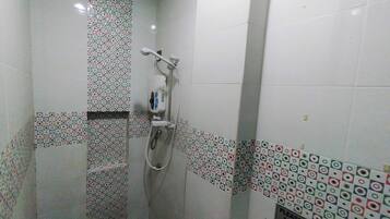Basic Triple Room | Bathroom