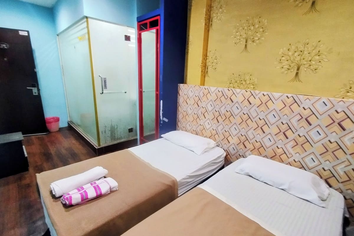 Double Room, 2 Twin Beds | WiFi (free), bed sheets
