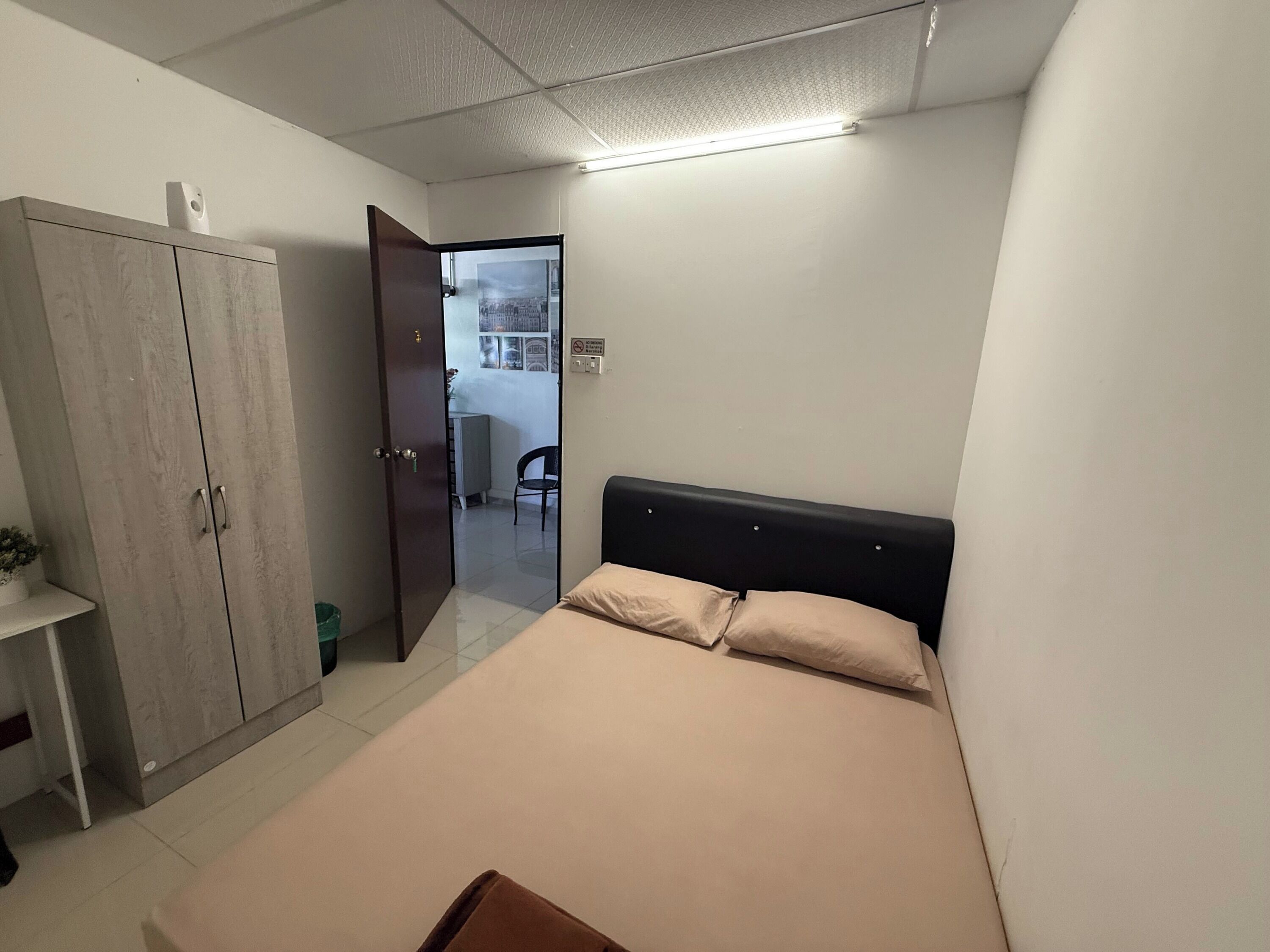 Single Room | Free WiFi, bed sheets