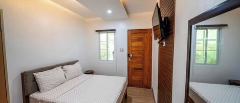 Rom – deluxe | Skrivebord, wi-fi (inkludert) og sengetøy