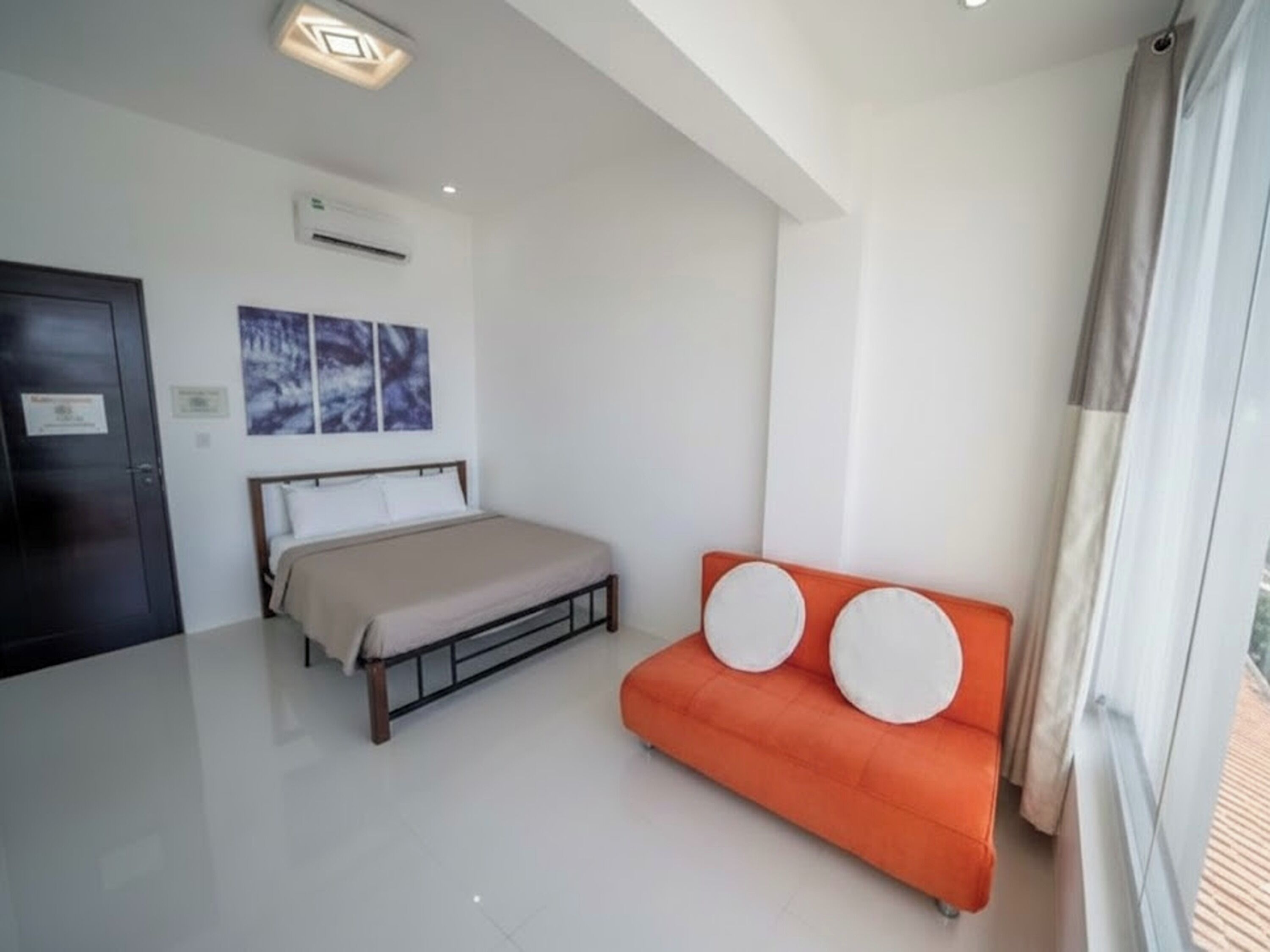 مكتب وواي فاي مجانًا وملاءات أسرّة