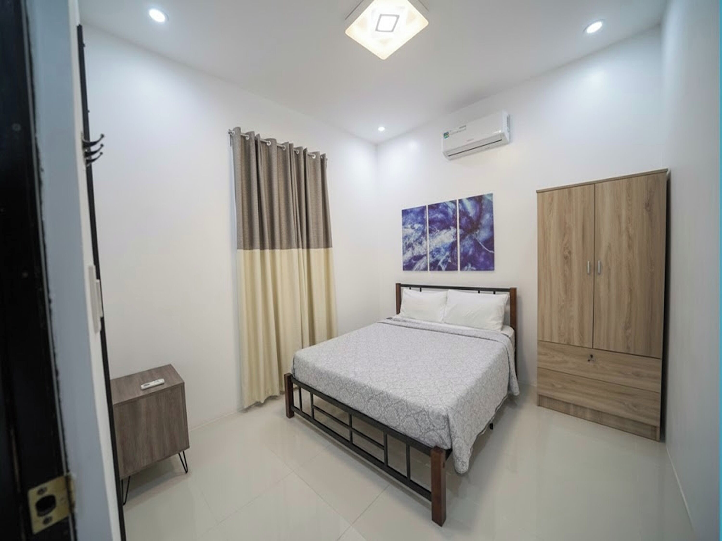 مكتب وواي فاي مجانًا وملاءات أسرّة