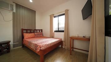 Standard Room | Desk, free WiFi, bed sheets