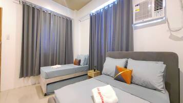 Chambre Triple | Bureau, fer et planche à repasser, Wi-Fi gratuit, draps fournis
