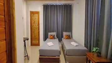 Chambre Familiale | Bureau, fer et planche Ă repasser, Wi-Fi gratuit, draps fournis