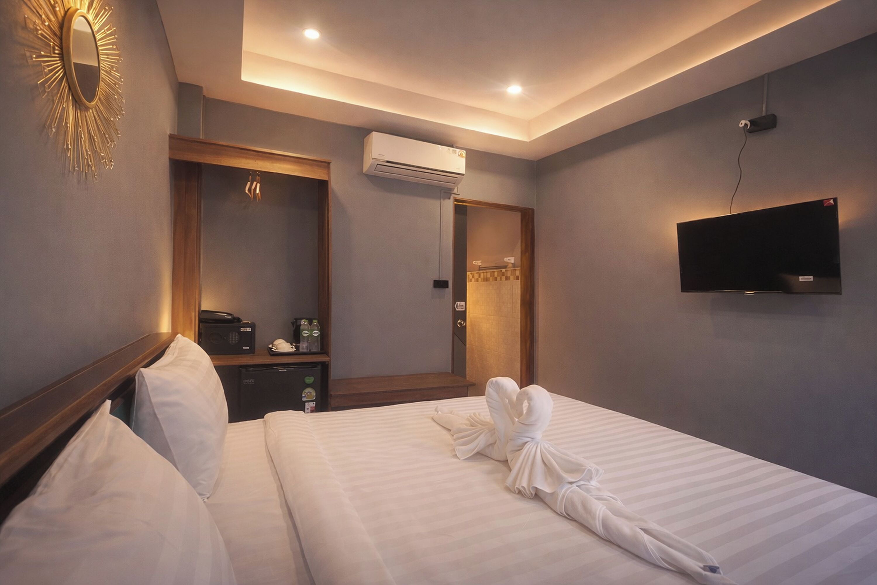 ห้องสแตนดาร์ดดับเบิล | ตู้นิรภัยในห้องพัก, โต๊ะทำงาน, ผ้าม่านกันแสง, Wi-Fi ฟรี