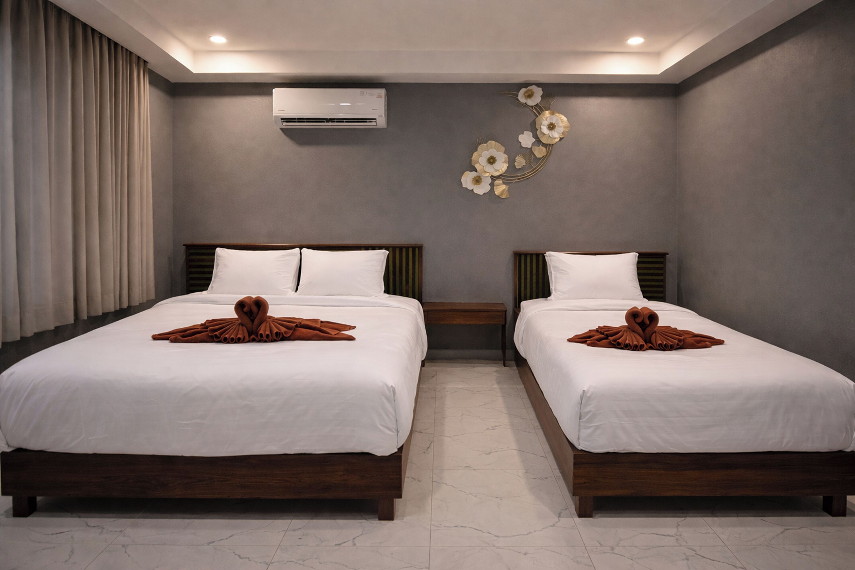 Chambre Triple | Coffres-forts dans les chambres, bureau, rideaux occultants