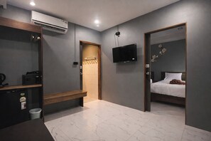 Triple Room | In-room safe, desk, blackout drapes, free WiFi - The Homey Boutique Rawai (Rawai)