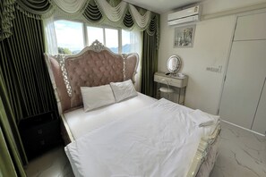 Biệt thự Deluxe, 2 phòng ngủ | Bàn, truy cập Internet không dây miễn phí, bộ trải giường 