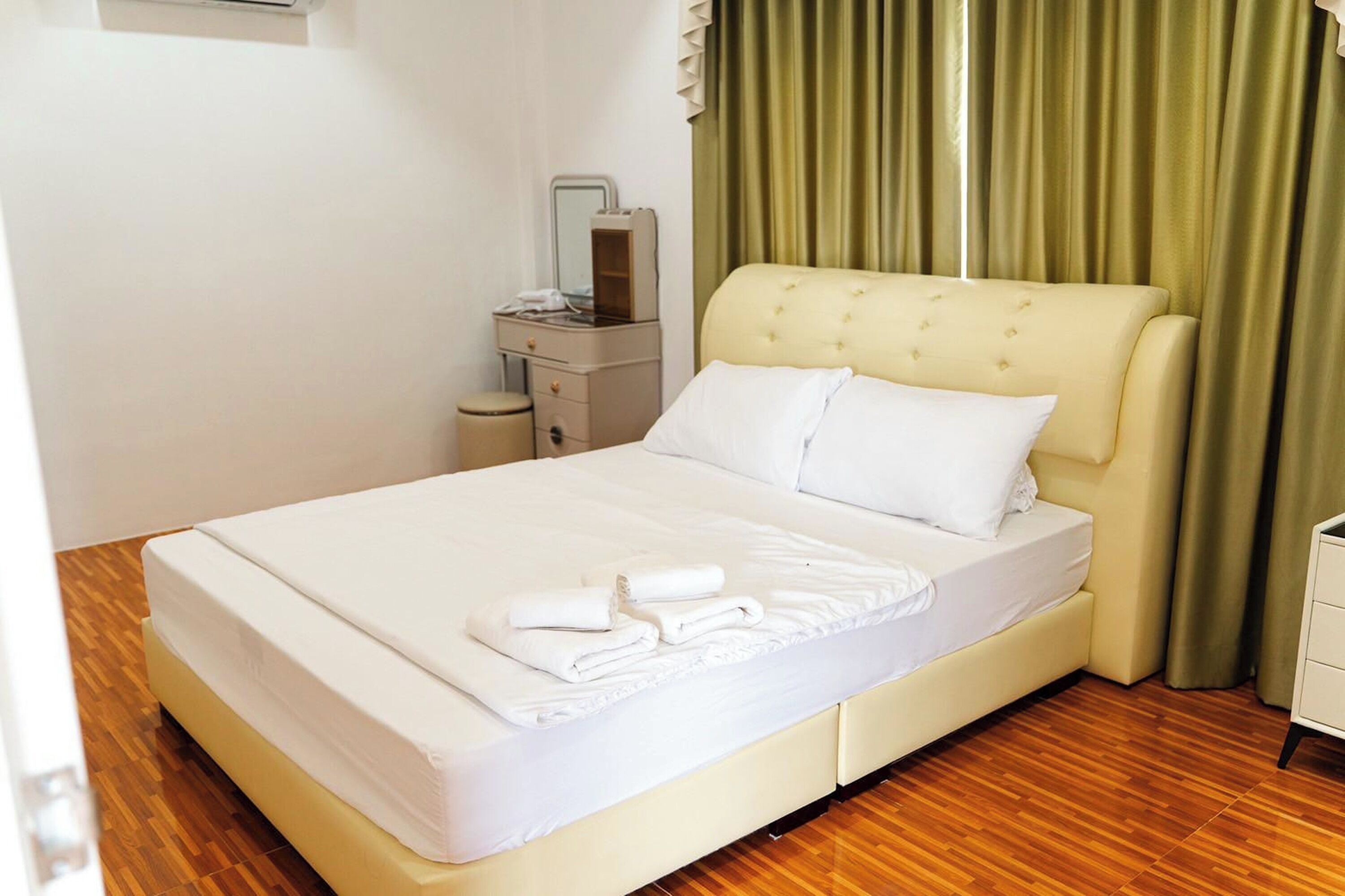 Pool Villa Triangle | Desk, free WiFi, bed sheets