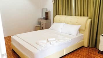 Pool Villa Triangle | Desk, free WiFi, bed sheets