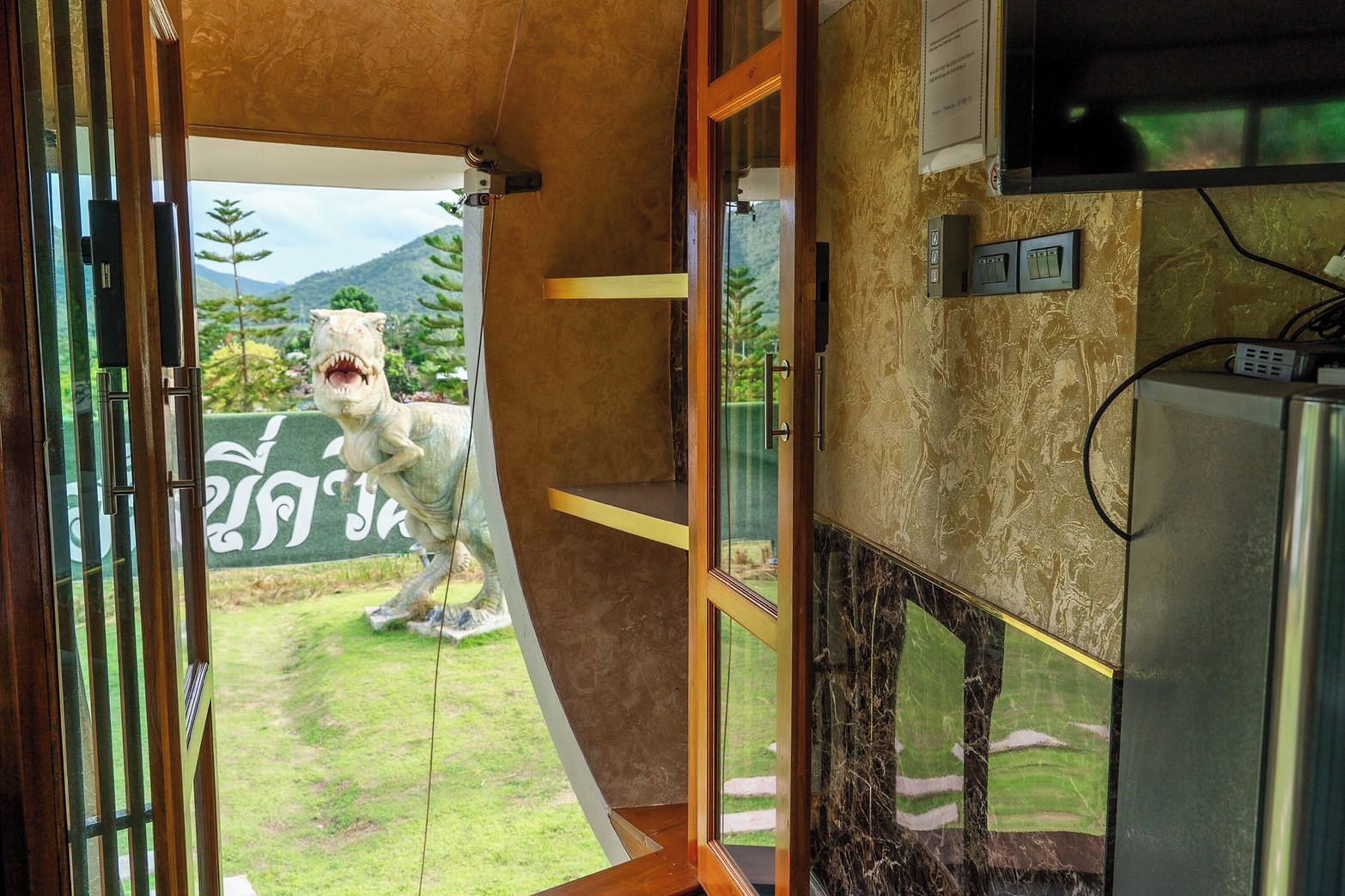 UFO House | Desk, free WiFi, bed sheets