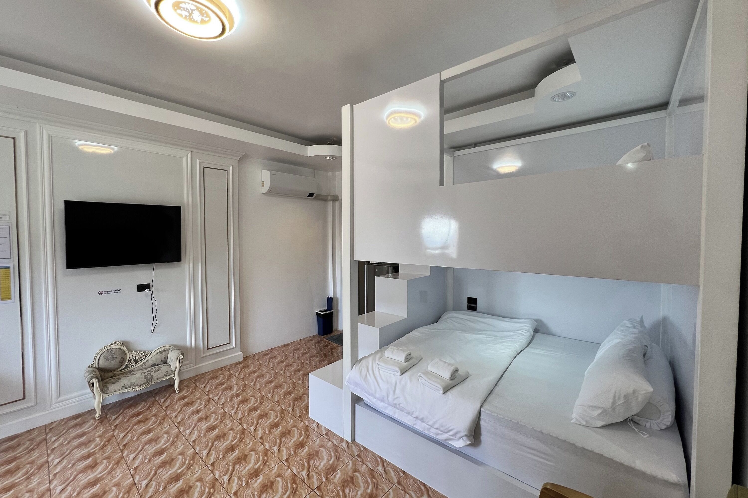 Phòng 4 Deluxe | Bàn, truy cập Internet không dây miễn phí, bộ trải giường 