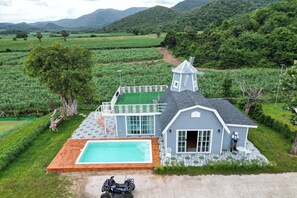 Pool Villa Windmill | Terrace/patio - Honey Queen Resort (Kanchanaburi)