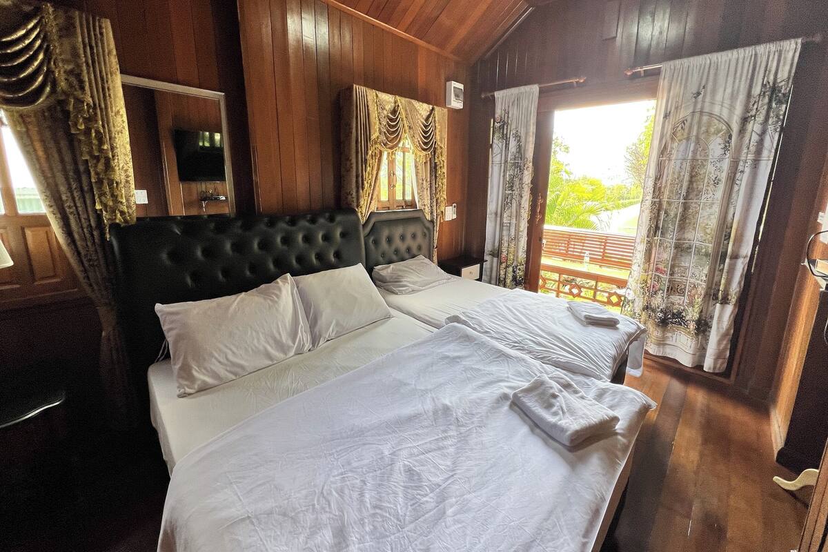 Standard Villa | Desk, free WiFi, bed sheets