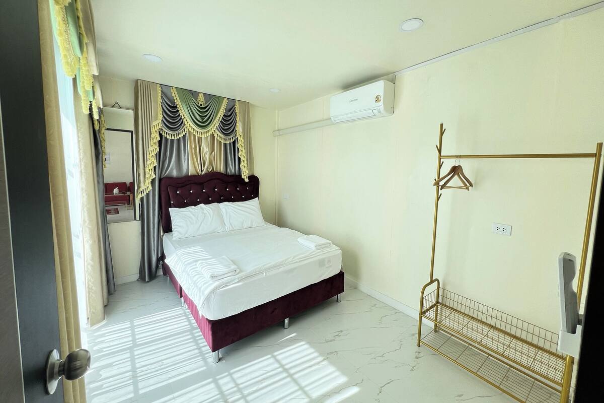 Pool Villa Windmill | Desk, free WiFi, bed sheets