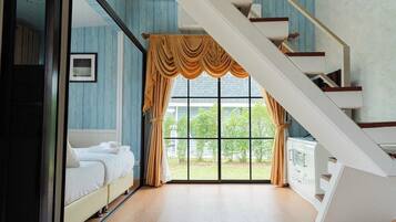 European Villa 306 | Desk, free WiFi, bed sheets