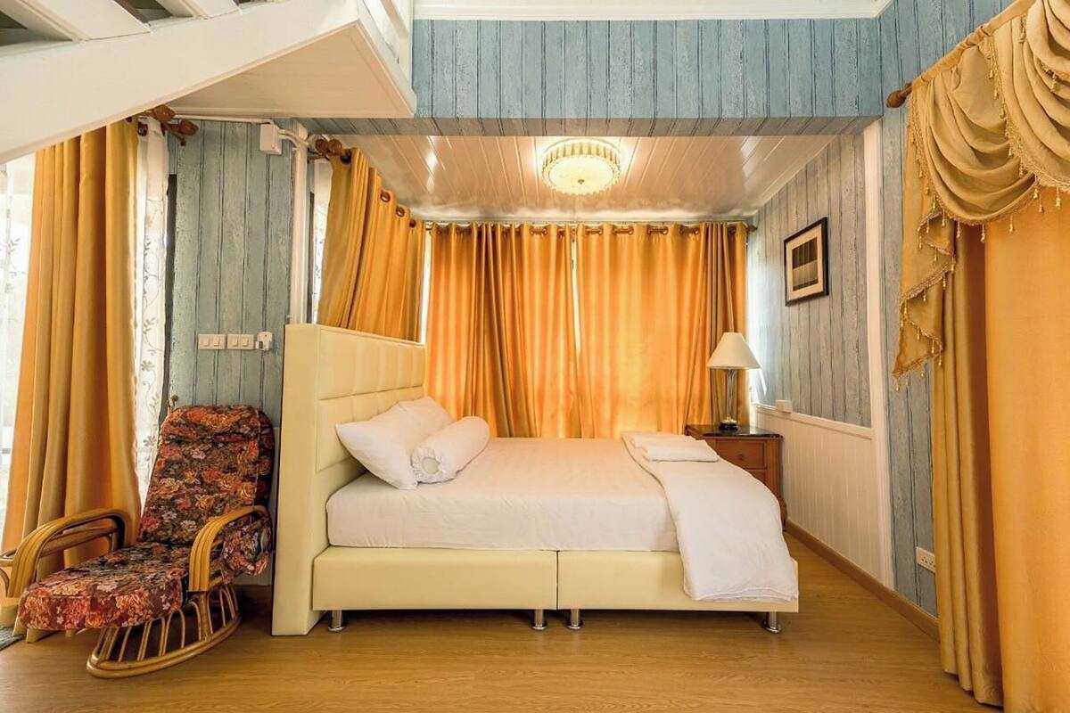 European Villa 306 | Desk, free WiFi, bed sheets