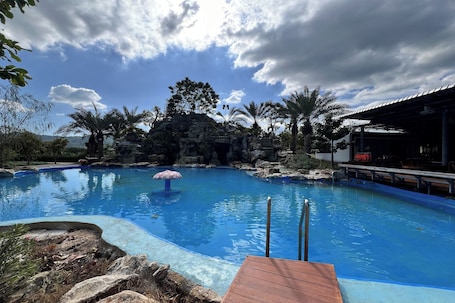 Outdoor pool. Honey Queen Resort