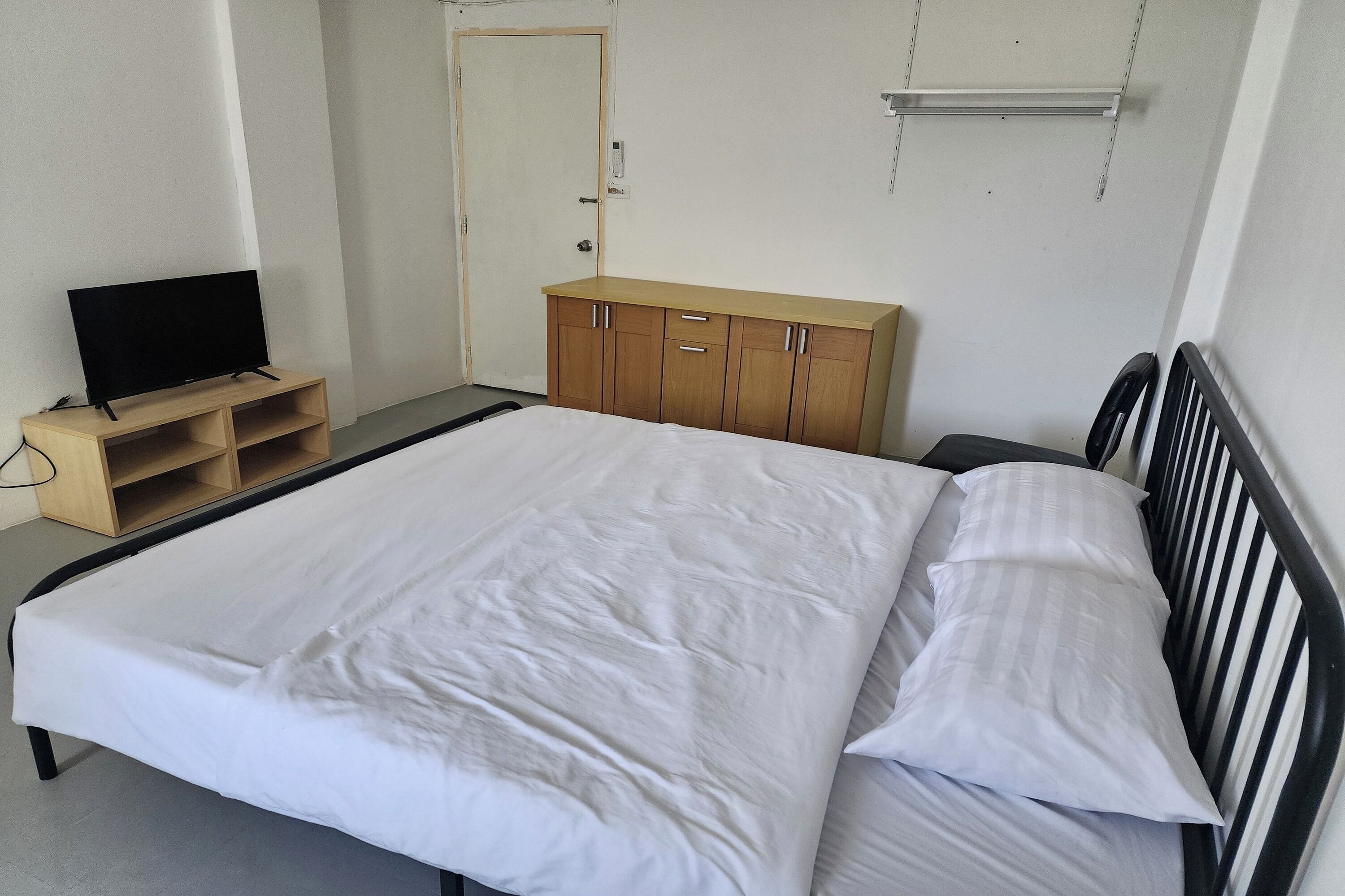 Standard Double Room | Free WiFi, bed sheets