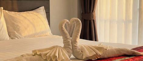 Executive Suite | In-room safe, desk, iron/ironing board, free WiFi