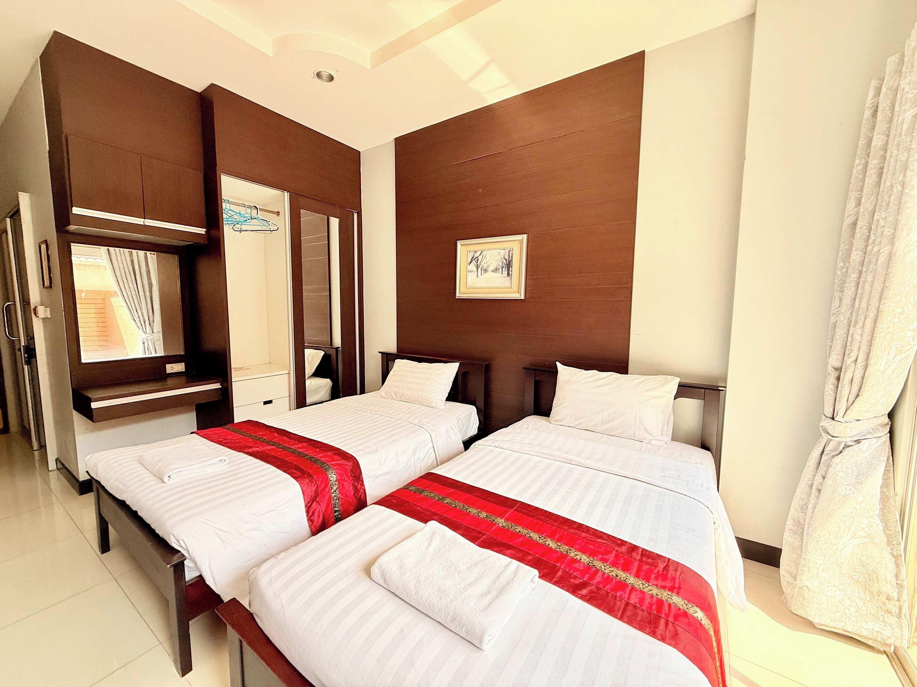 Deluxe Room, Garden View | In-room safe, desk, iron/ironing board, free WiFi