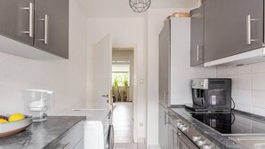 Private kitchen - In the Heart of Cologne: Style & Comfort Combined (Köln)
