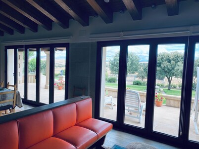 CASA DE CAMPO EN LA SIERRA DE AVIAL EN FINCA DE 14 HA PARA USO DE LOS HUÉSPEDES