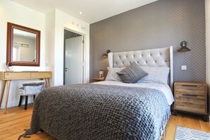 Iron/ironing board, WiFi, bed sheets - Holywell Luxury Lodge with Hot Tub | Relax, Unwind & Enjoy Cornish Sunsets (Goonhavern)