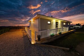 Exterior - Holywell Luxury Lodge with Hot Tub | Relax, Unwind & Enjoy Cornish Sunsets (Goonhavern)
