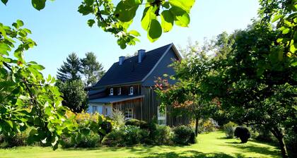 Ferienhaus Titz mit privater Terrasse, Garten und WLAN in ruhiger Lage