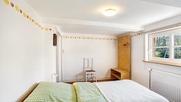 5 bedrooms, WiFi, bed sheets