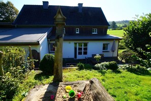 Children's area - Holiday Home Titz with Private Terrace, Garden & Wi-Fi in a Peaceful Setting (Sundern)