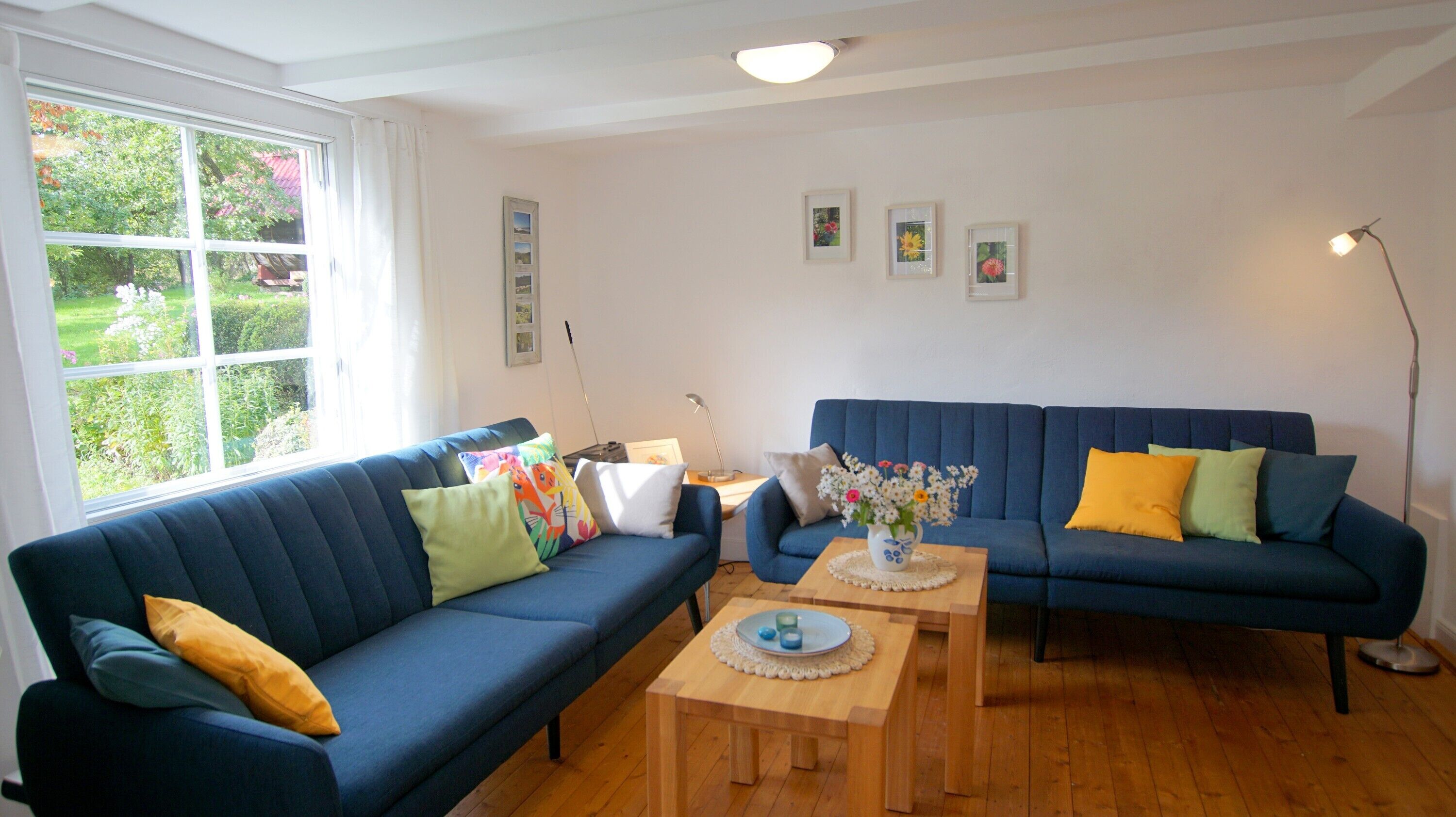 Lecteur de DVD, table de tennis de table, chaîne hi-fi