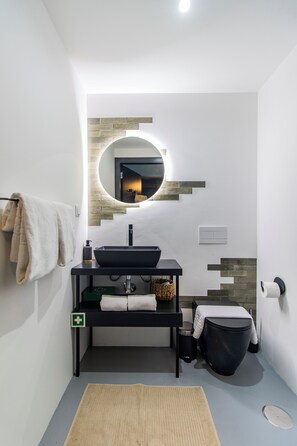 Bathroom - Regras Apartments & Garden A20 by Benefit Collection (Porto)