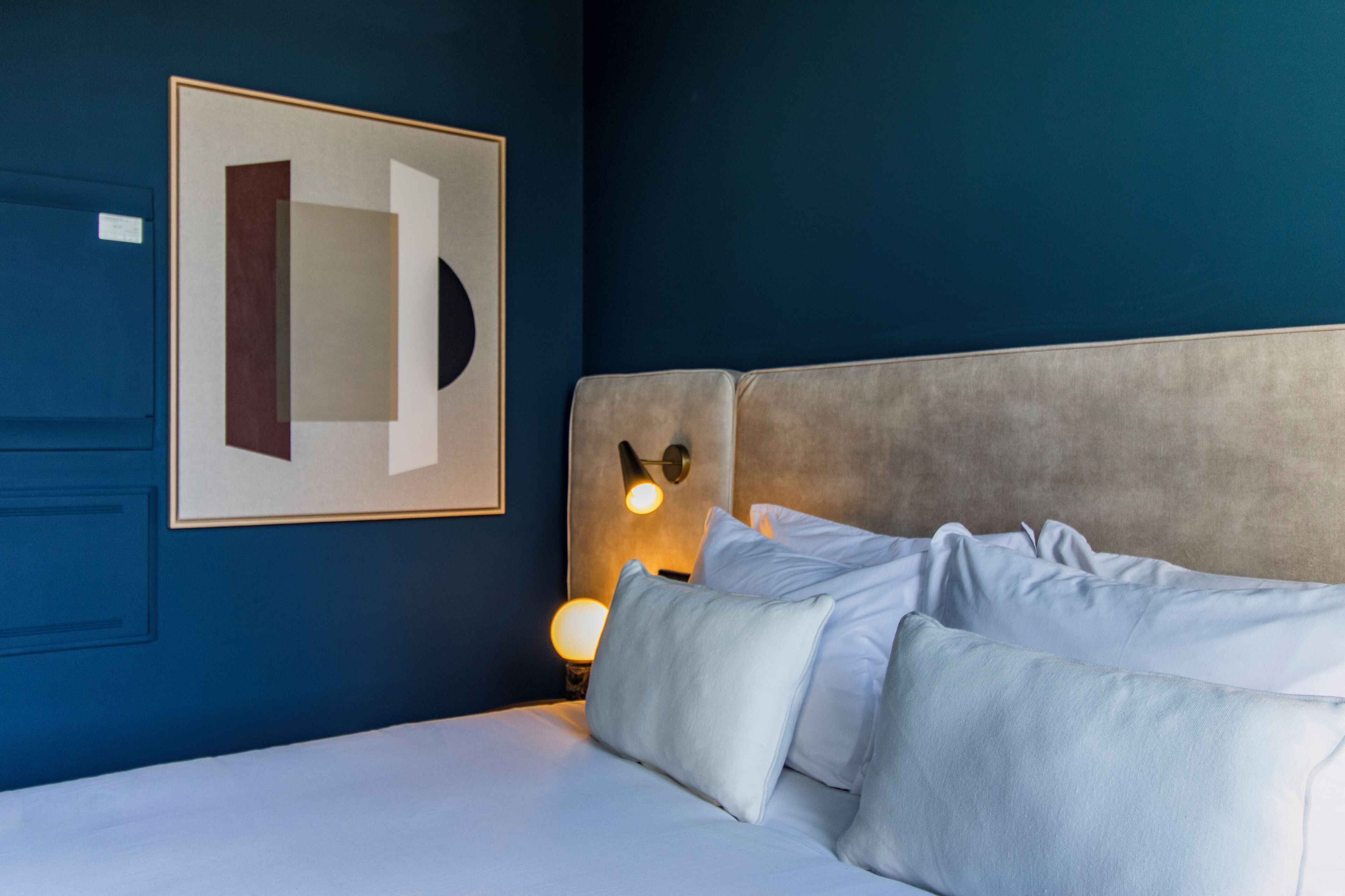 Cortinas blackout, tabla de planchar con plancha y wifi gratis 