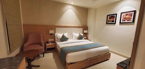 Superior Double Room, Air conditioning | Hypo-allergenic bedding, desk, soundproofing, free WiFi - Hotel The Elegance Inn Varanasi (Varanasi)
