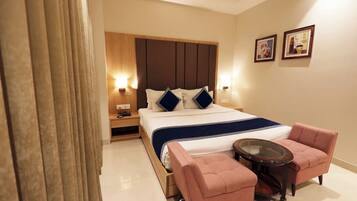 Premium Double Room, Air conditioning | Hypo-allergenic bedding, desk, soundproofing, free WiFi