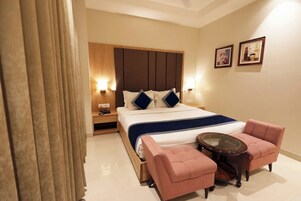 Quarto casal premium, ar-condicionado | Roupas de cama antialérgicas, escrivaninha, quartos à prova de som