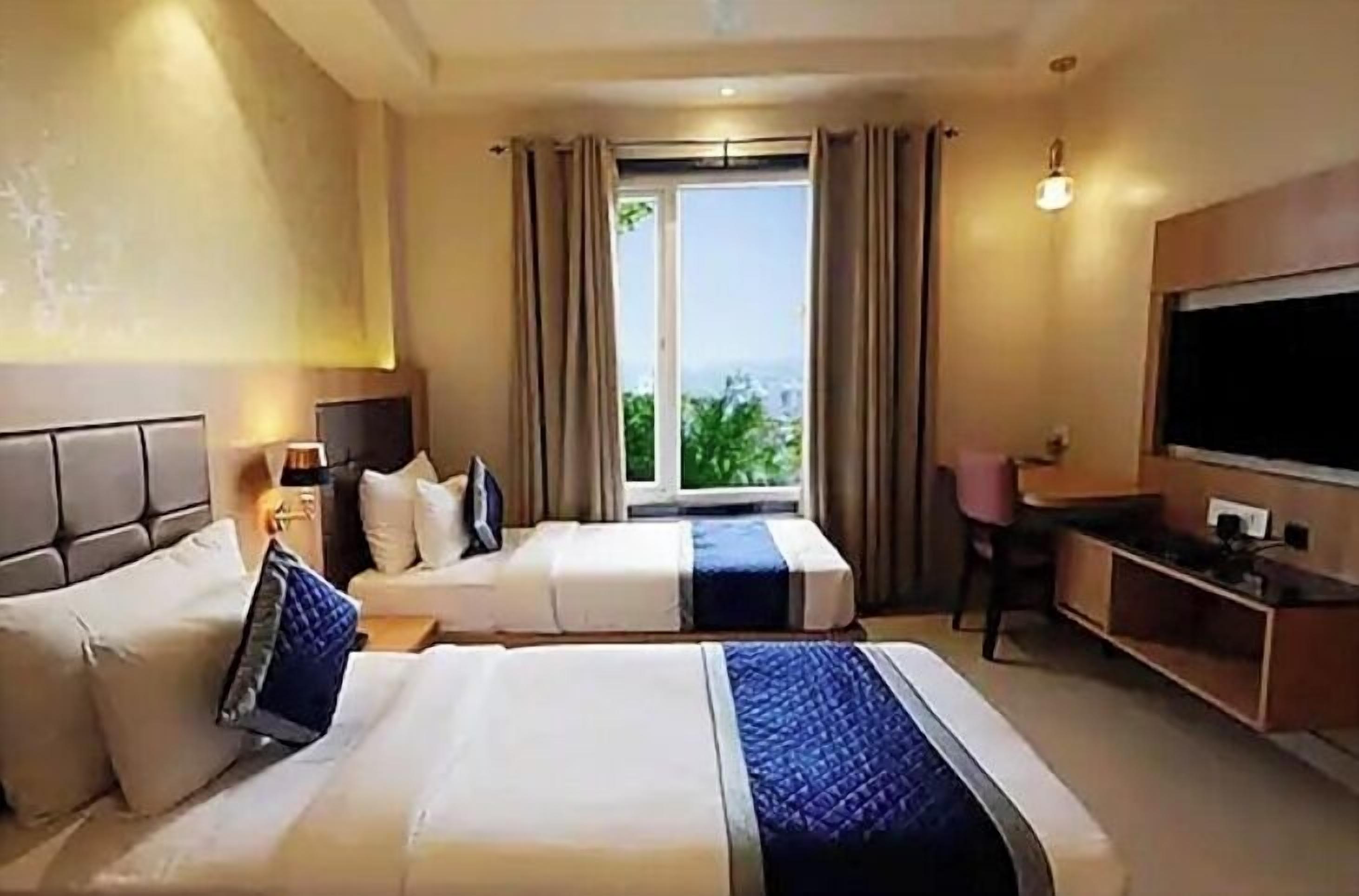 Kamar Double Premium, AC | Seprai antialergi, meja kerja, kedap suara, dan Wi-Fi gratis