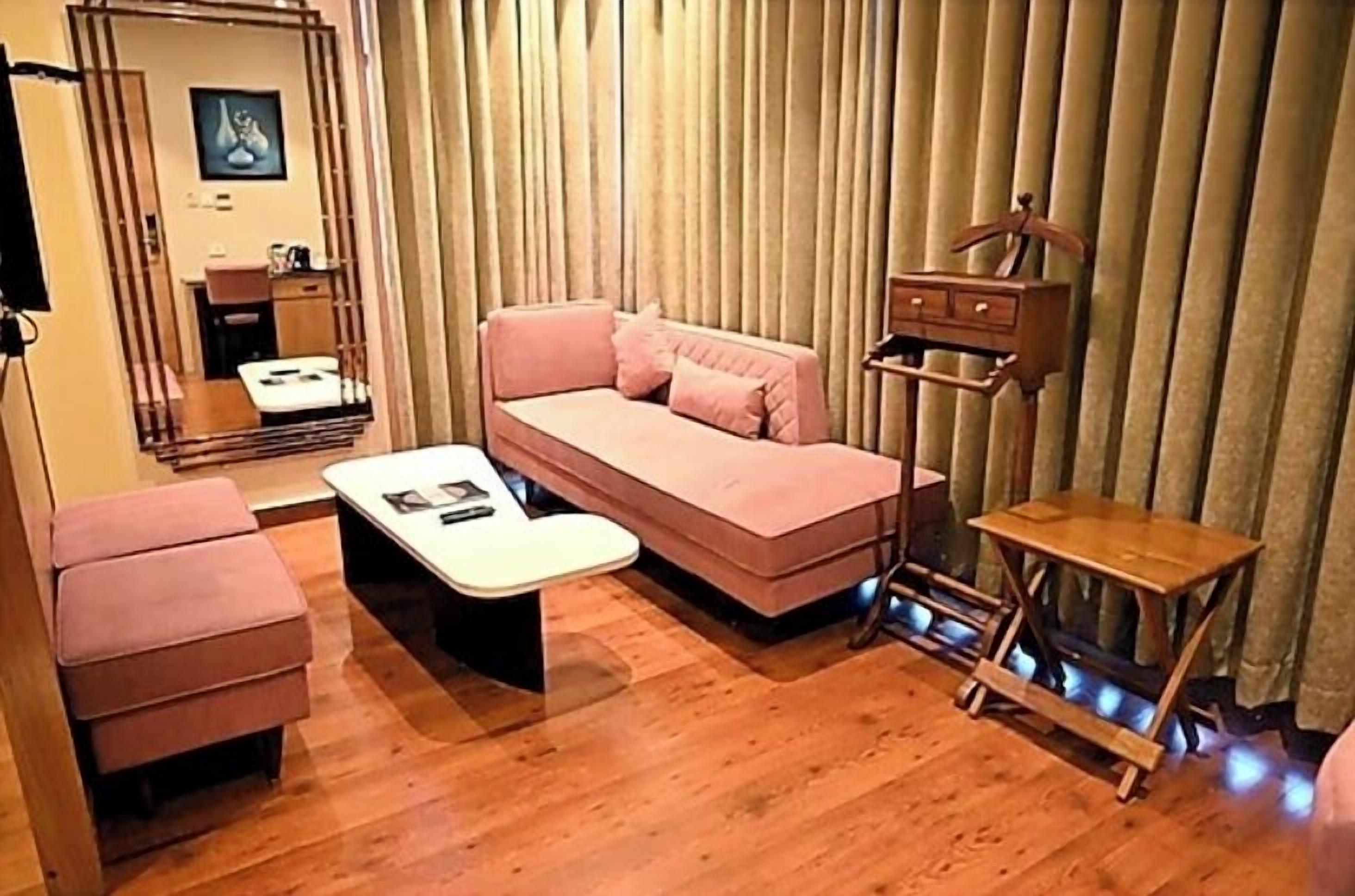 Premium Double Room, Air conditioning | Hypo-allergenic bedding, desk, soundproofing, free WiFi