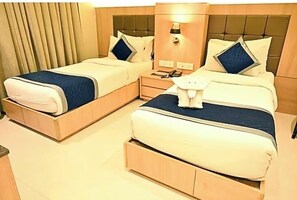 Premium Double Room, Air conditioning | Hypo-allergenic bedding, desk, soundproofing, free WiFi - Hotel The Elegance Inn Varanasi (Varanasi)
